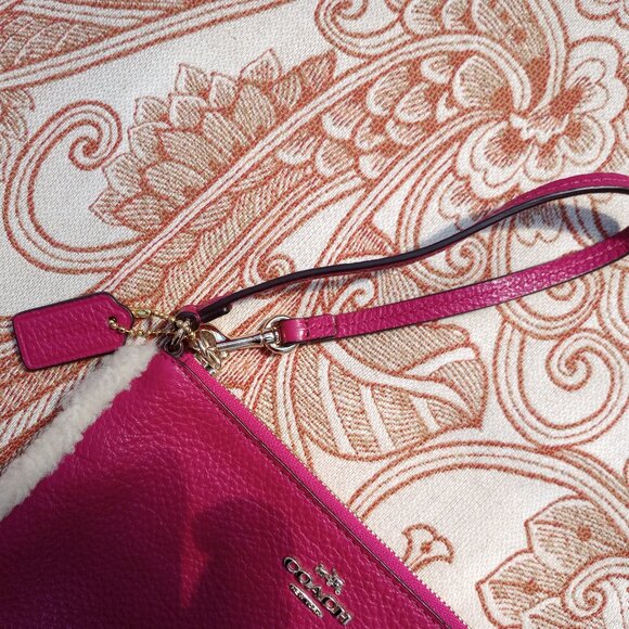 Coach Bennet cranberry Shearling wristlet - Picture 3 of 4